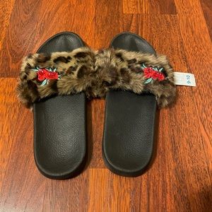 time and tru women’s size 9-10 flip flops never been worn